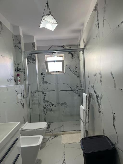 Apartment Spacious Apartment-balcony-close Bus Station-self Checkin 24hr-30 Min Airport Tirana