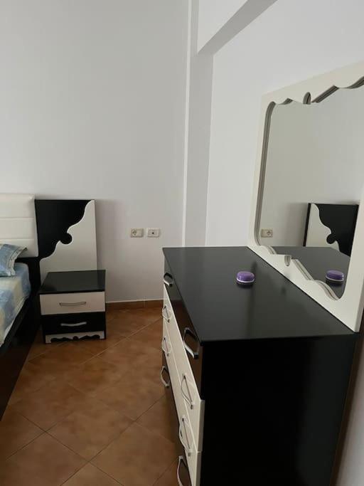 Spacious Apartment-balcony-close Bus Station-self Checkin 24hr-30 Min Airport * Tirana